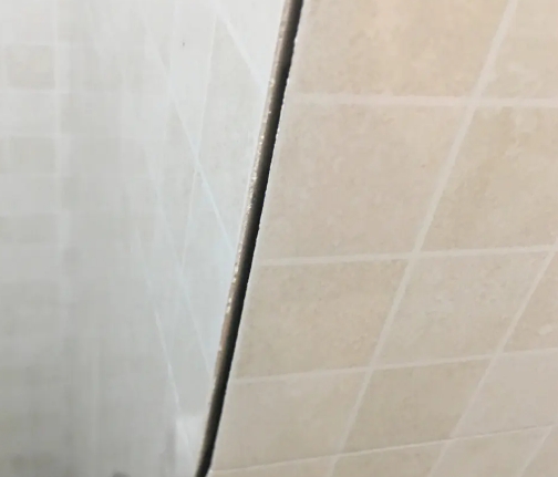抚松瓷砖空鼓维修公司分享阳台瓷砖脱落的修复过程可以分为以下几个步骤